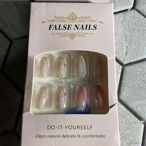 24 pc Press on Nails